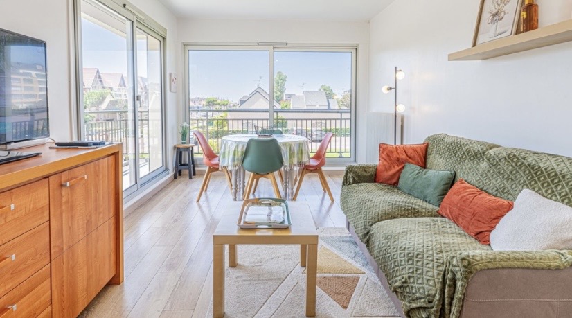 la plage de Courseulles-sur-Mer, ce charmant appartement de 40 m² la plage de Courseulles-sur-Mer, ce charmant appartement de 40 m²